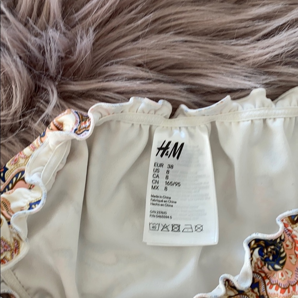 H&M Padded Top Bikini and Ruffle Bottom - Picture 9 of 10